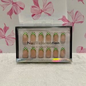 Nail Reformation Green Checkerboard French‎ Tip Press On Nails Set